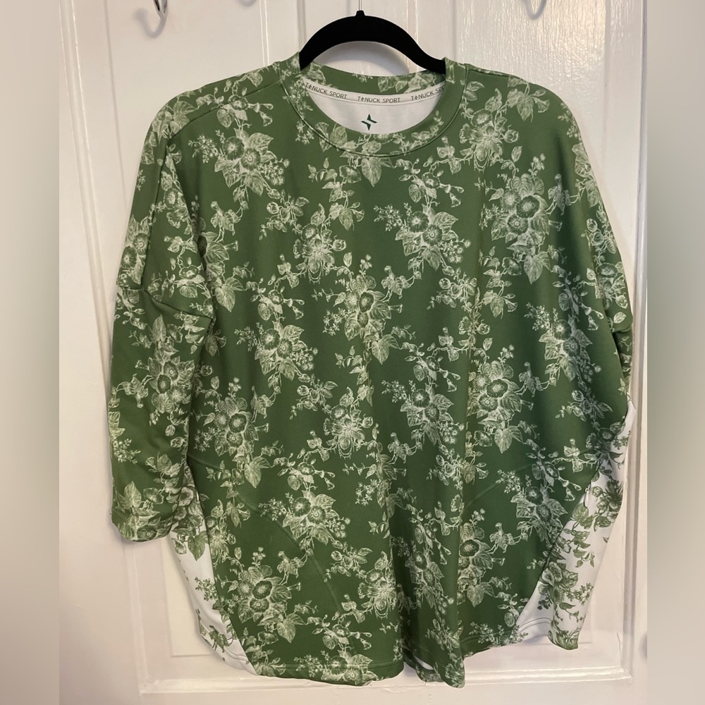 Tuckernuck Sport top